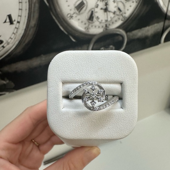 Brand New Disney Enchanted Diamond Snowflake Ring - Picture 3 of 5